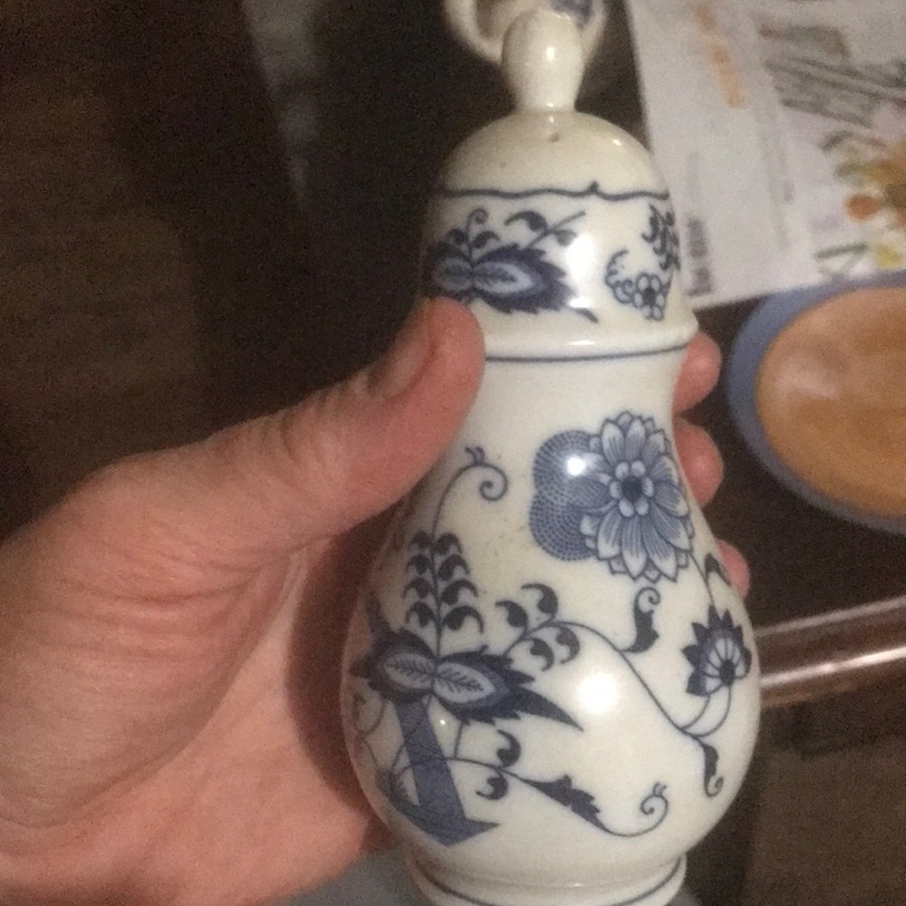 Pepper shaker